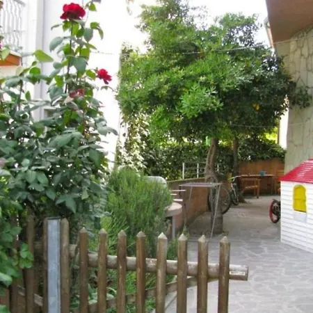 Apartment Al Piano Terra A Gabbice Mare Per Grande Compania Gabicce Mare