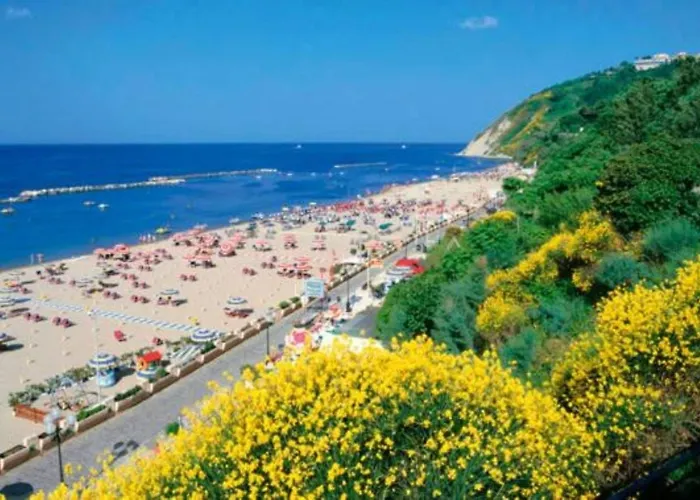 Al Piano Terra A Gabbice Mare Per Grande Compania *