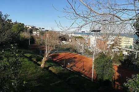 Al Piano Terra A Gabbice Mare Per Grande Compania *