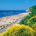 Al Piano Terra A Gabbice Mare Per Grande Compania *