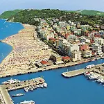 Al Piano Terra A Gabbice Mare Per Grande Compania *