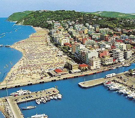 Al Piano Terra A Gabbice Mare Per Grande Compania *